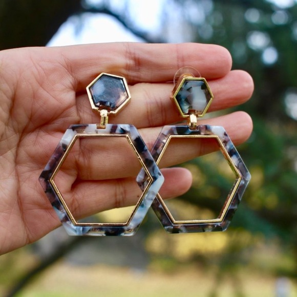New Tortoise Marble Hexagon Link Hoops Earrings - Picture 4 of 10